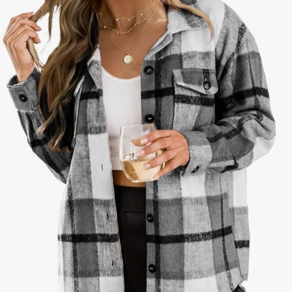 NWT Women’s Plaid Shacket - L